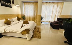 Dr White House - Noida Sector 18